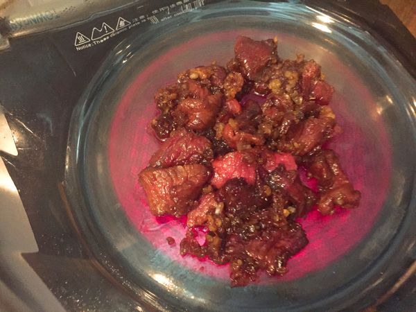 1．將牛油落鍋炒熟。