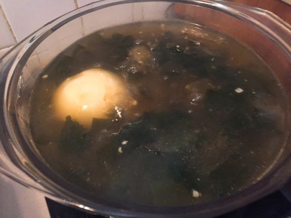 1．將十杯（2500ml）清水加入鍋中。
2．火調教至中細火煲一小時。
3．最後加入調味料即可。

～完成～