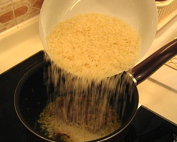 加入金象香米；
Add in rice.
