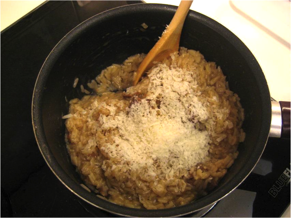 充分拌勻；
Mix well.