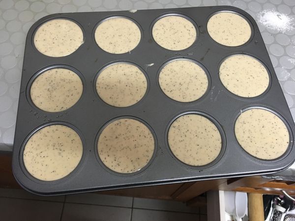 放入不沾黏的烤盤，放入烤箱，用180度，烤15-20分鐘