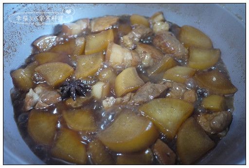 煮至肉軟，收汁至想要的程度即可，視不同燉鍋全程滷煮約40分鐘至1個小時。