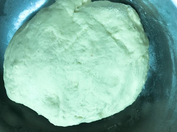 所有麵糰食材放進鋼盆攪拌10分鐘
發酵ㄧ小時
至兩倍大
之後分團ㄧ個@70g
大概做15顆