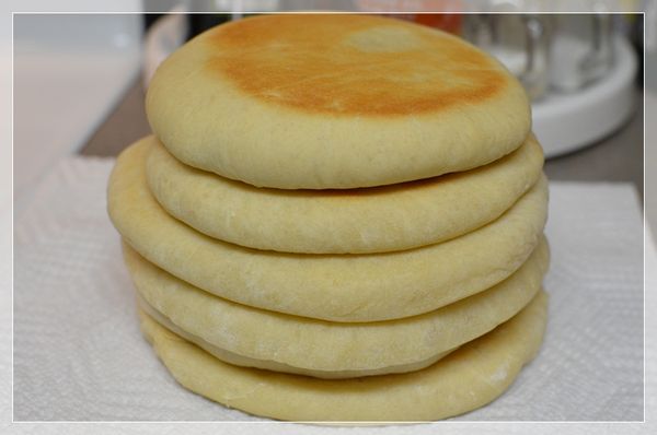 ※口袋餅作法參考自：廚房裡的人類學家－口袋餅（烹飪短片）
http://blog.yam.com/tzui/article/43422334　