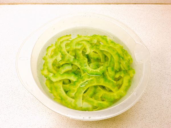 二.放入冰涼水浸泡