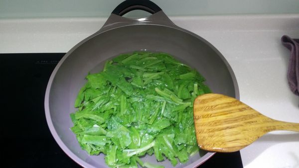 水滾加入A菜，煮個3分鐘撈起