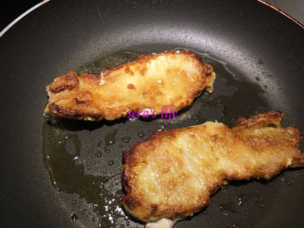 煎熟起鍋撒上白胡椒為：【台式排骨】