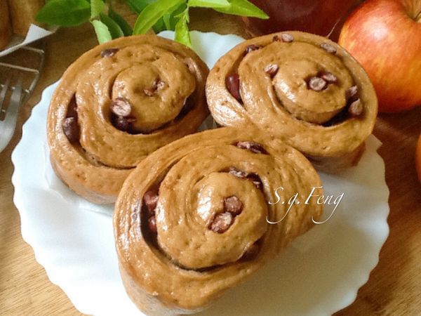 10. 起鍋放入靜置完成的饅頭，開中大火，蒸到7-8分時，將鍋蓋開一小縫，續蒸至15分後關火，燜3分鐘後再開蓋取出。