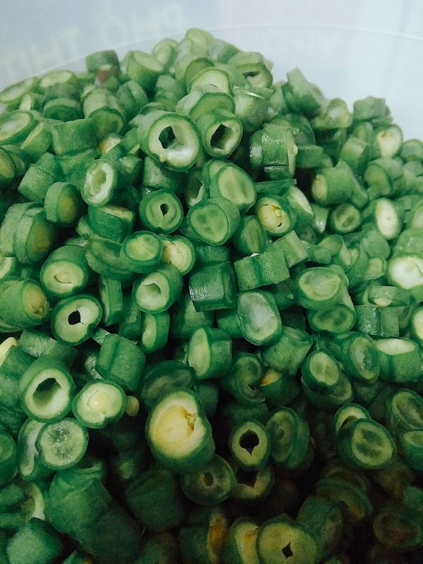 將青豆角切成小粒
(不要太大, 影響口感啊)