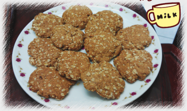 待餅乾回溫到約35度(與體溫相當，用手靠近覺得溫熱即可)即可裝入密閉容易中保存，約可保存3天。