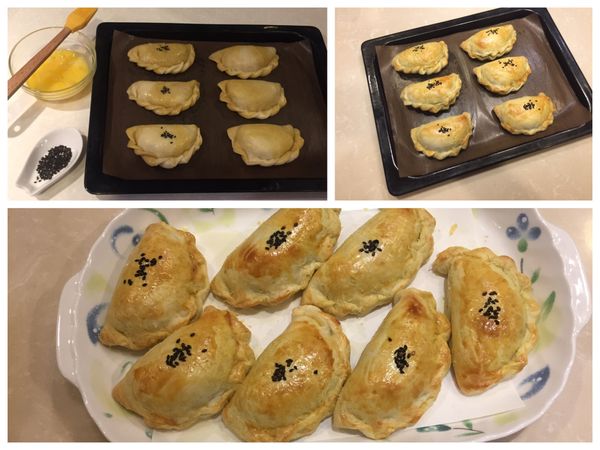 表面塗上全蛋液，撒上黑芝麻裝飾。
放入已預熱180度C的烤箱中層，烘烤18-20分鐘，至表面金黃。
完成後趁熱食用較為酥脆，放涼後應密封保存。放置一段時間麵皮會回軟，食用前可再回溫加熱。