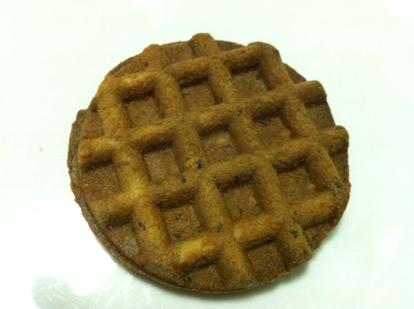 取一片格子煎餅作為基底。