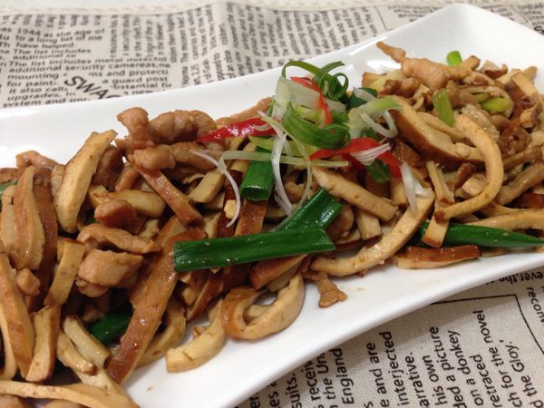 擺上蔥絲上桌囉！