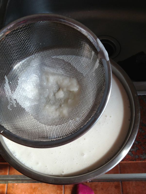 步驟11再用濾網漿米漿過濾一次 將顆粒過濾掉，這步驟很重要喔