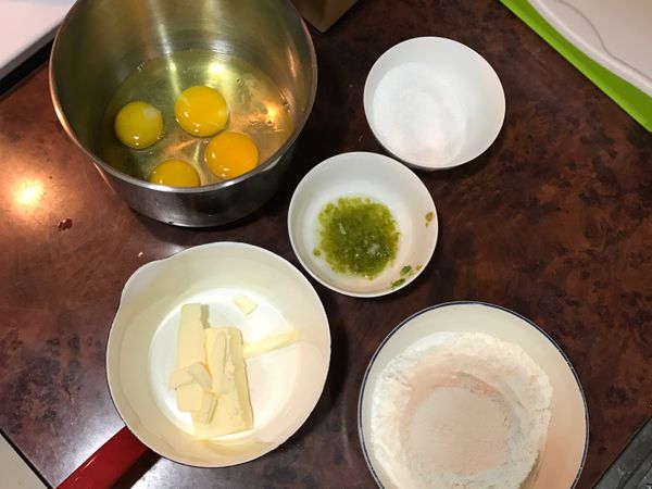 先備料（可將做蛋糕體的檸檬汁與檸檬皮裝一起）