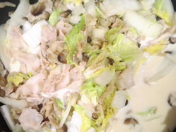 全部攪拌均勻後加入一些胡椒粉再充分攪拌