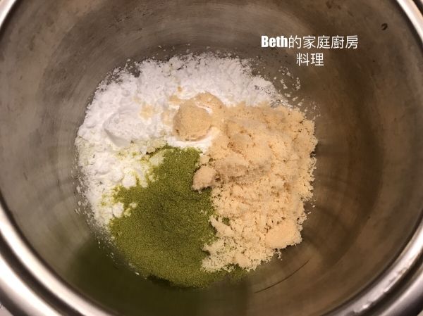 將蕨餅乾性材料秤好先拌勻