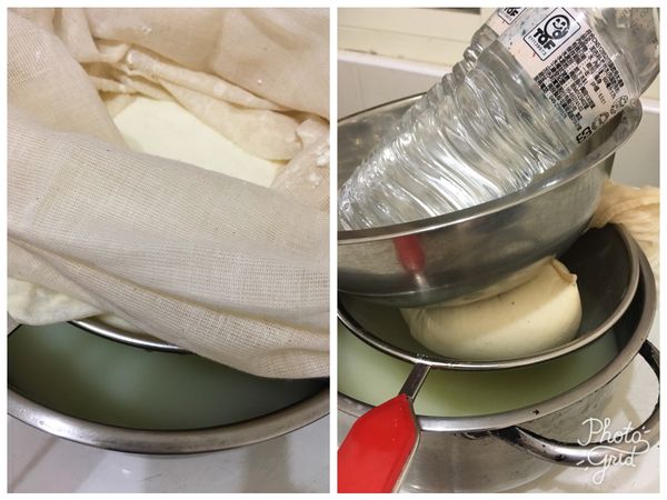 圖左是分離出來的乳酪，圖右是要把多餘的乳清壓出。
（我大概壓了快4個小時左右）