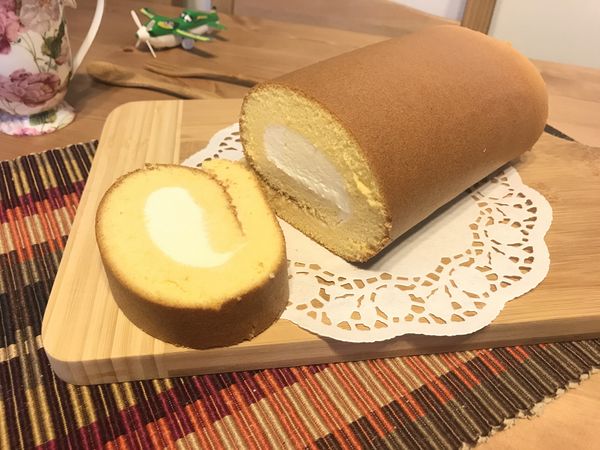 用鋸齒刀切,每切一刀都要擦過,蛋糕才乾淨漂亮