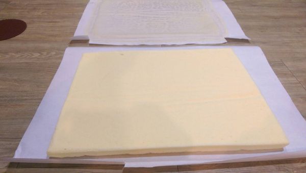 長邊四等分、短邊兩等分，切成八塊。