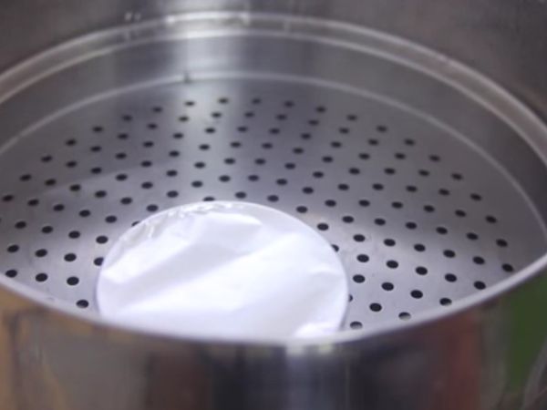 模具包上鋁箔紙（亮面向上）
並放入電鍋








圖片來源https://youtu.be/IsJJxEm7oZw