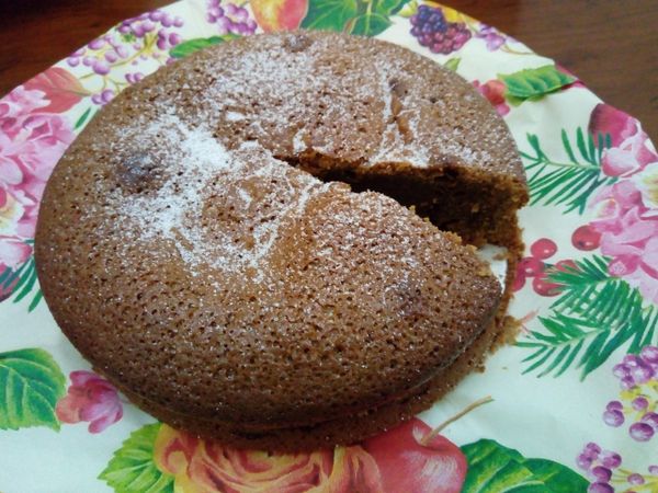 最後灑上糖粉，裝飾完成