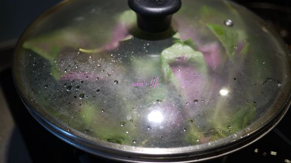 開中火，加蓋悶煮