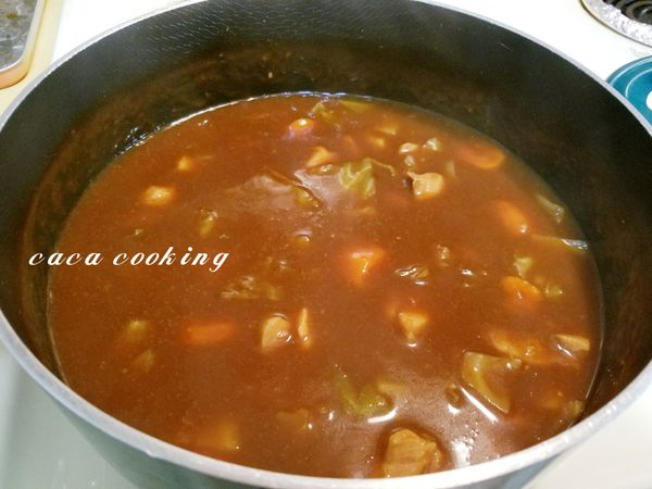 以中小火燉煮約30分鐘，中間要不時的攪拌一下哦!