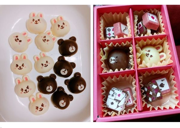 [面部巧克力]
完全冷卻後脫模，用小牙籤沾少許巧克力畫面部表情，粉紅色部分取一湯匙的白巧克力，加半滴紅色素拌勻即可(也可以直接買草莓巧克力)。完成後包裝~旁邊的是撲克牌圖案轉印巧克力(日本Loft買的)