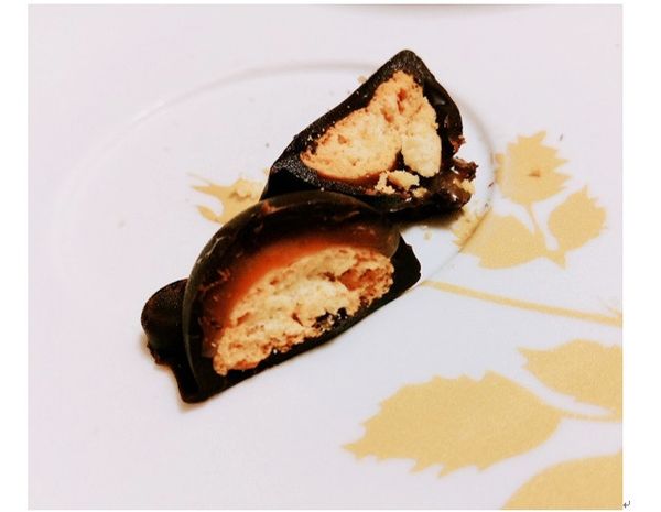 剖面照~成品要冷藏保存(因為有焦糖醬且餅乾才會酥脆)。