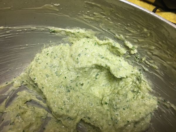 可以放入冰箱冷藏1分鐘。