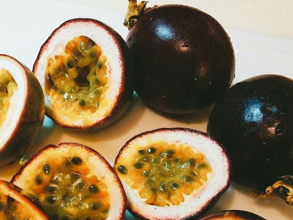 ❤ 百香果果醬   
百香果肉763g
麥芽糖400g
檸檬汁35g
煮沸，轉小火不斷攪拌15分鐘即可（水果和麥芽糖的比例是1:0.5，可用糖取代）。
💝💝果醬可做各種點心，飲品。