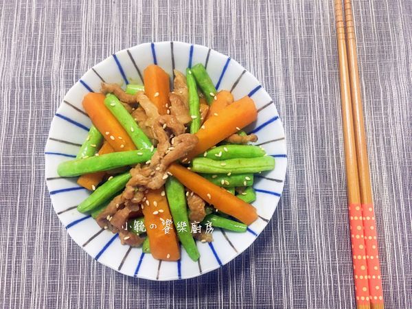 盛盤後撒上白芝麻粒即可。