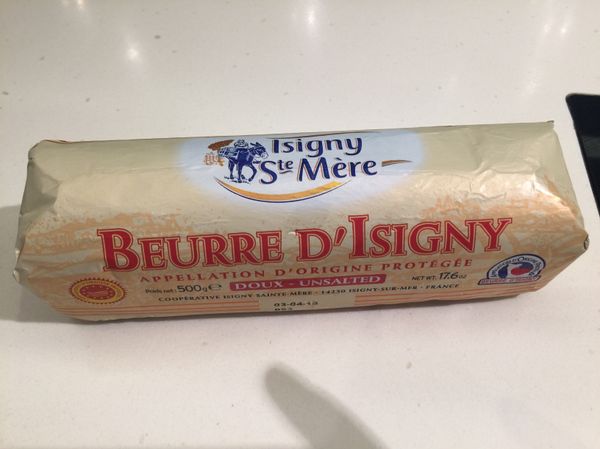 加入融化的無鹽奶油輕輕攪拌倒入容器中