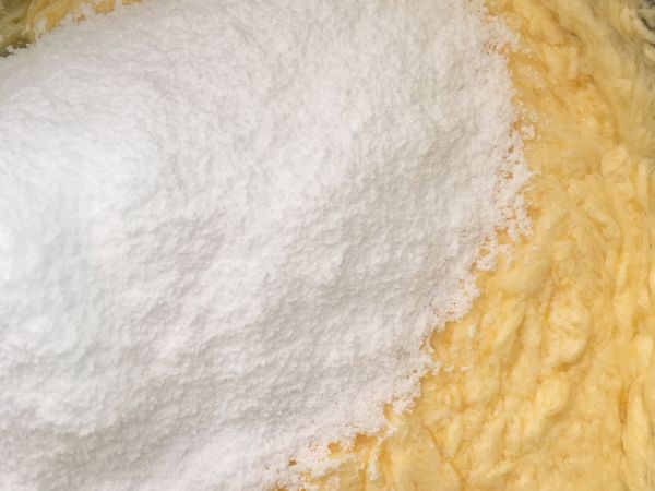 糖粉過篩分批加入～