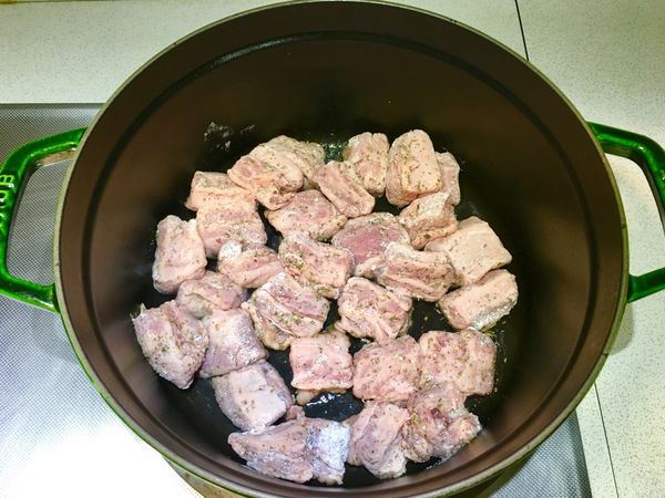 入鍋中煎至3分熟