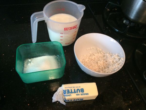 備料:米洗完之後泡20分鐘,奶油, 牛奶，糖