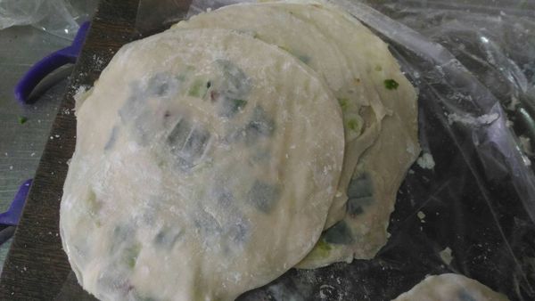 壓平如圖，大概跟手掌差不多大