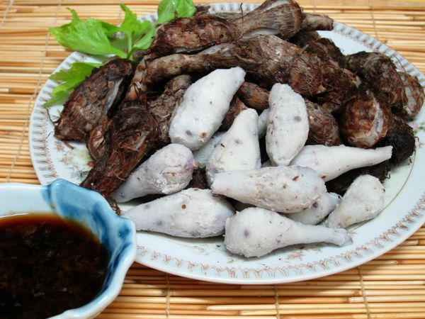 取出剝皮，沾醬汁食用。