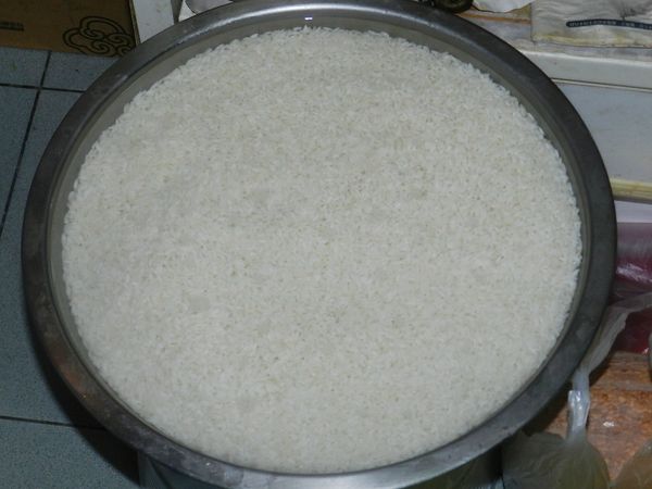 糯米先泡水4小時，香菇洗淨泡水，蝦米洗淨泡水