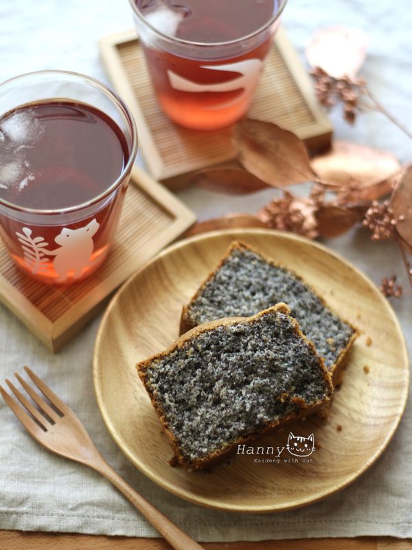 紫蘇的葉子越多，煮出來味道越濃郁！如果喜歡酸酸甜甜的口感可以加入一些檸檬汁，花清素遇酸，顏色會變得更鮮豔唷（偏紅色）。開動(喝)=^0^=