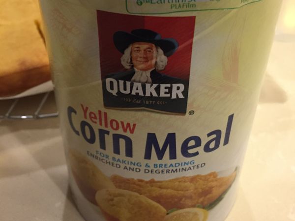 20cm*20cm方型烤盤，鋪上烘焙紙。烤箱預熱200C。