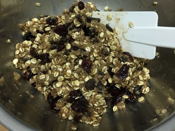 加入濕性食材 椰子油拌勻
加入楓糖拌勻
加入香草精拌勻