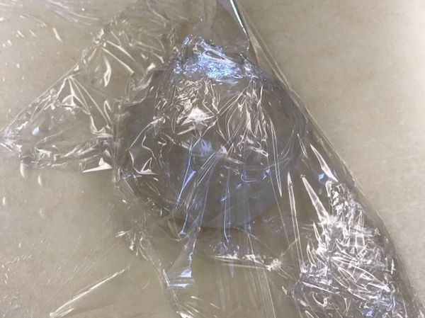 拿出來揉揉成三光圓圓麵團放個五分鐘放鬆