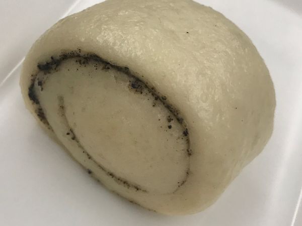 我夾芝麻粉的邊吃邊散，應該要先弄成醬再抹會更好哦！