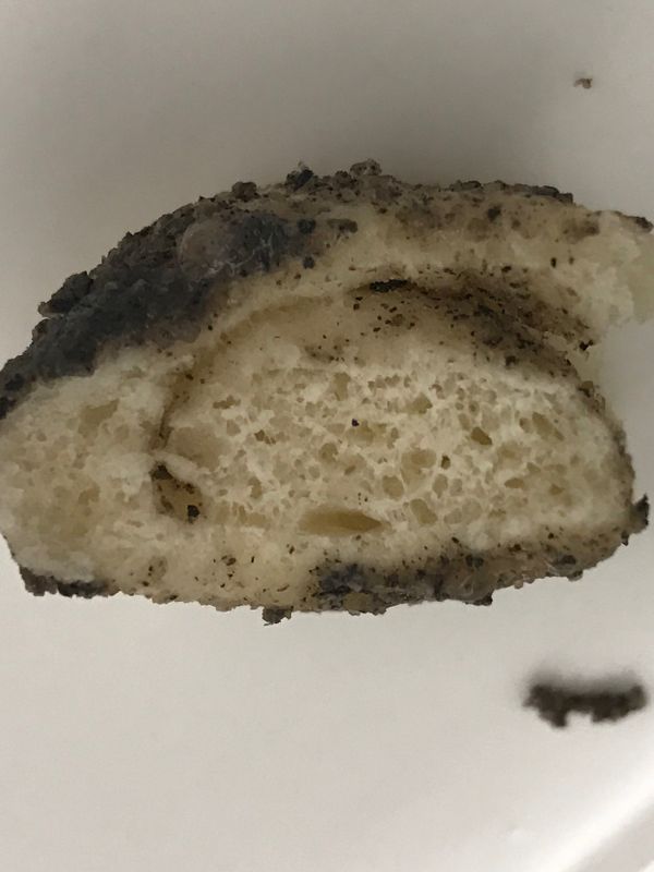 剖面的氣孔跟放置一夜發酵的氣孔就是有差異唷！