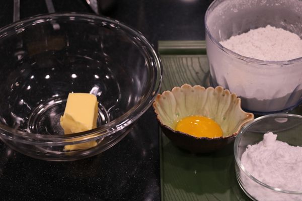 材料準備好，紅茶葉我已經是先用料理機打碎了 食材替代和選用可以到我的部落格看看
http://kurtfish81216.pixnet.net/blog/post/48740655