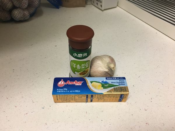 準備材料
可以使用新鮮巴西里就用15克！