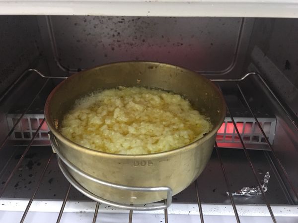 放入烤箱烤5分鐘3次（一共15分鐘），每次拿出攪拌均勻，避免焦掉！