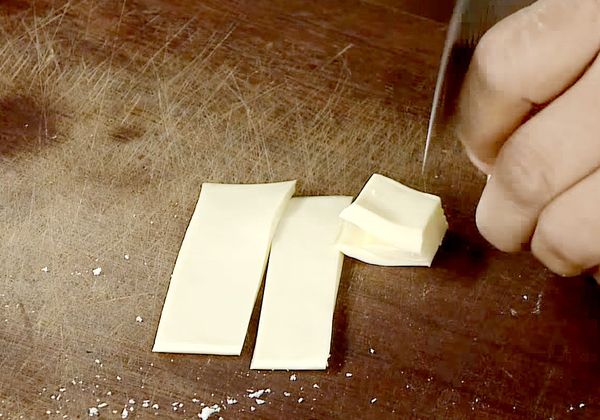 起司片切小片備用